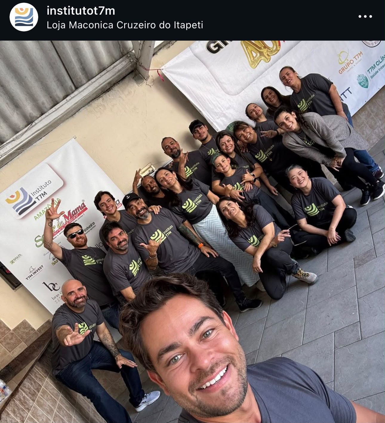 Time T7M reunido no evento de arrecadação